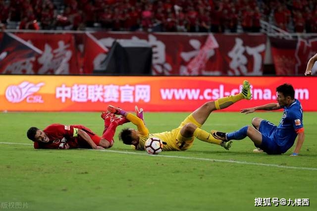 意甲-托莫里送点特奥进球 AC米兰1-2佛罗伦萨